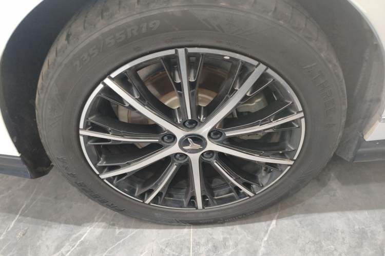 Used VOYAH PASSION 2024 PHEV Four-Wheel Drive Ultra-Long Range Flagship Model
