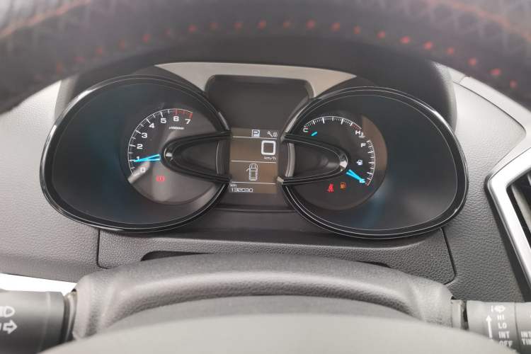 Used Dongfeng Aeolus AX7 2015 2.0L Automatic Zhiyi Trim
