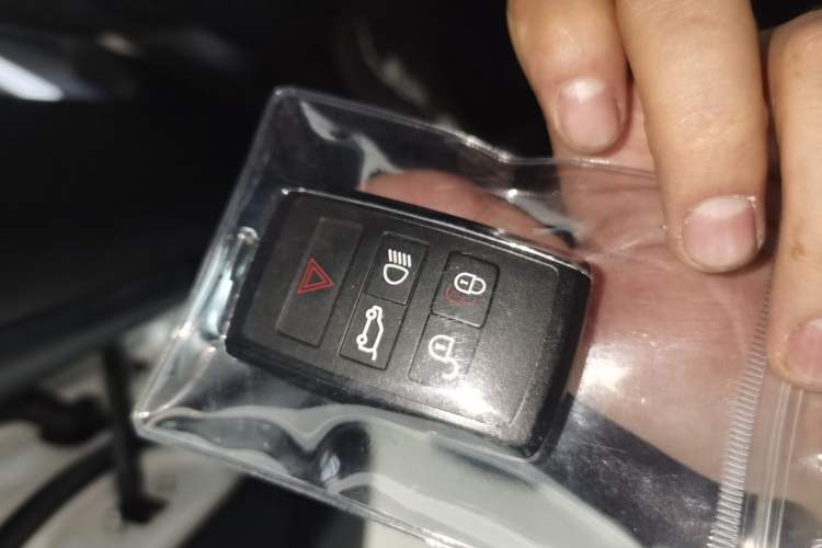 Used Land Rover Discovery Sport 2022 Revised Version 249 PS R-Dynamic S Performance Edition 5 Seats Vehicle Key