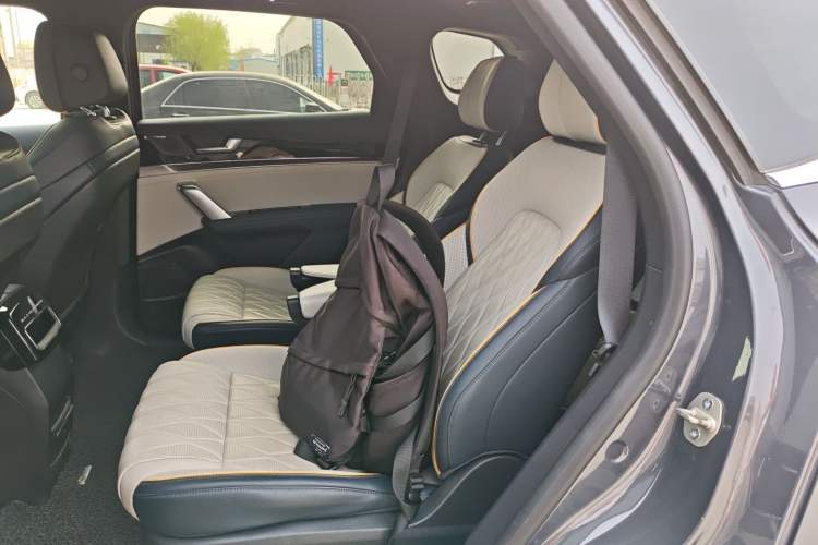 Used BYD Tang New Energy 2022 DM-p 215 km All-Wheel-Drive Deluxe Model Left Rear Seat