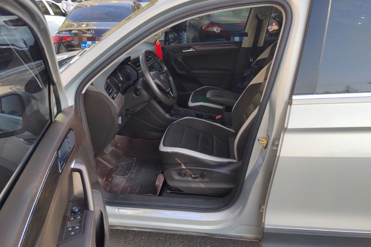 Used Volkswagen Tiguan L 2017 330TSI Automatic Two-Wheel Drive Luxury Edition Left Front Seat