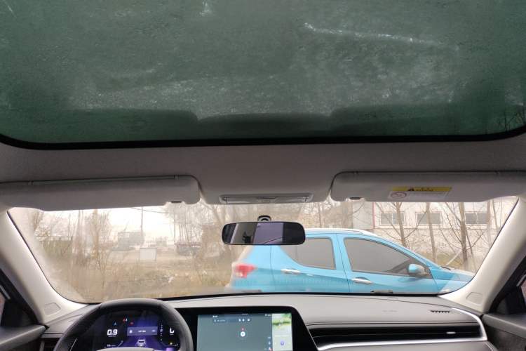 Used Venucia V 2022 260T Black Horse Edition · Idol Headliner