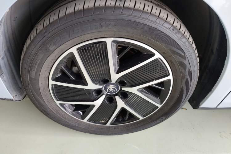 Used BYD Qin L 2025 DM-i Smart Drive 120KM Superior Model
