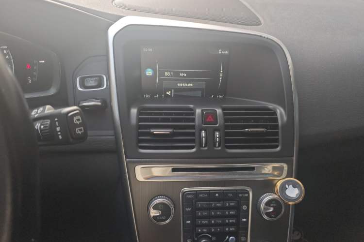 Used Volvo XC60 2015 T5 Smart Upgrade Model Audio And AC Panel