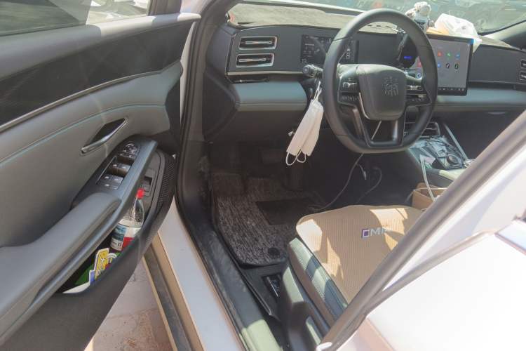 Used BYD Qin L 2025 DM-i Smart Drive 80KM Leading Model Driver Seat