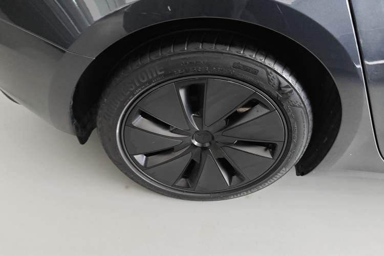 Used Tesla Model 3 2025 Rear-Wheel-Drive Version
