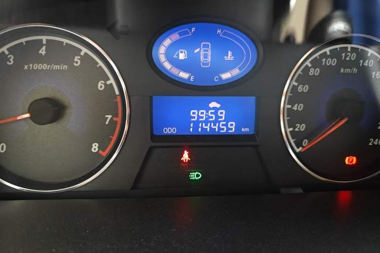 Used Geely Auto Classic Emgrand 2013 Sedan 1.5L Manual Elite Model Odometer Close Up