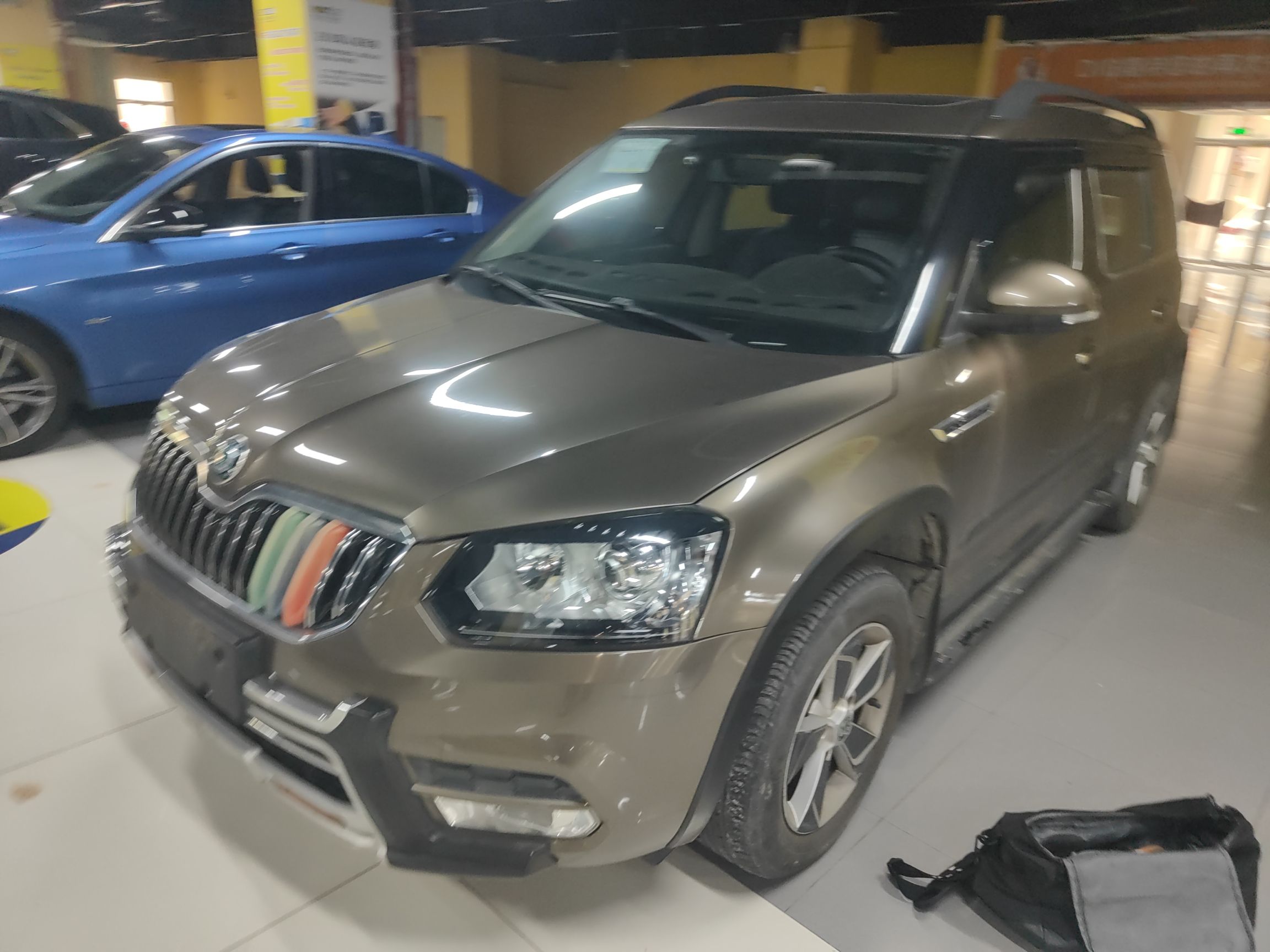 Под передней частью автомобиля