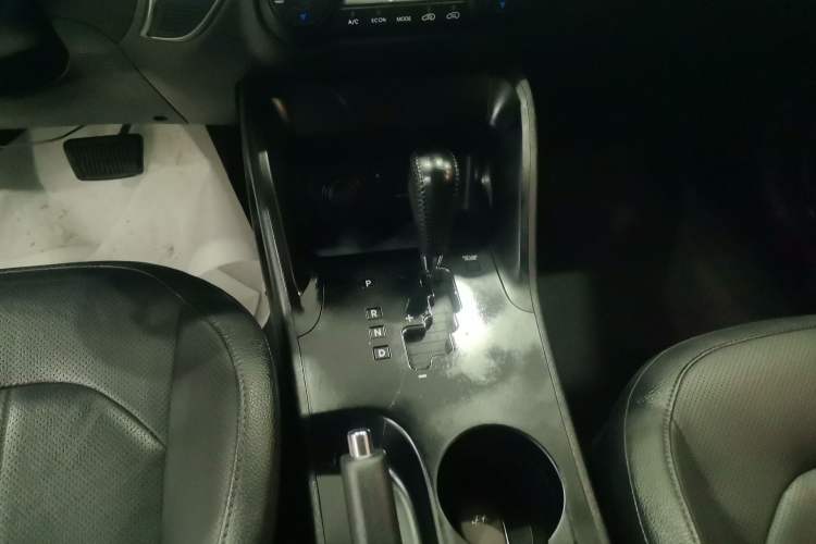 Used Hyundai ix35 2015 2.0L Automatic 2WD Smart Type China IV Gear Lever