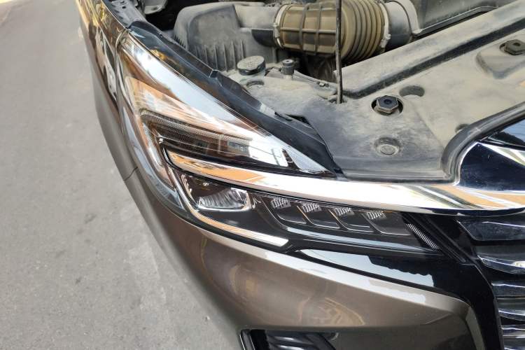 Used Buick GL8 2023 Land Executive Class Comfort Model
