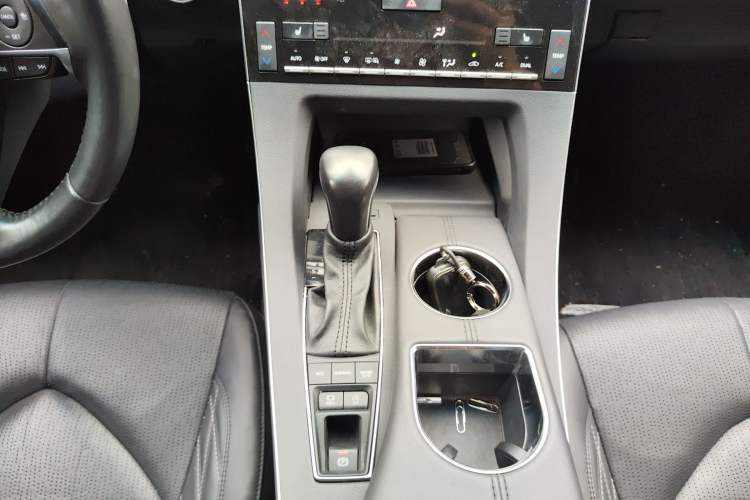Used Toyota Avalon 2019 2.5L Touring Premium Version China VI Standard Gear Lever