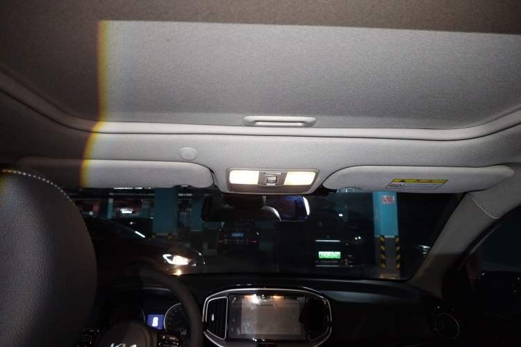 Used Kia kx1 Stonic 2021 1.4L CVT Sunroof Model Headliner