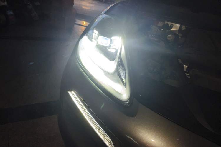 Used Porsche Cayenne E-Hybrid 2020 Cayenne E-Hybrid Coupé 2.0T Right Front Headlight