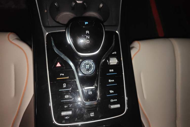 Used BYD Qin PLUS 2023 Champion Edition DM-i 120KM Leading Model Gear Lever