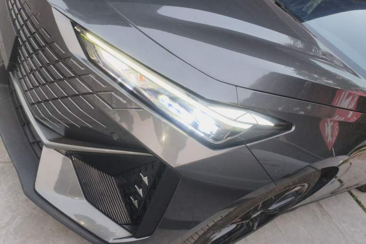 Used Changan UNI-V 2022 1.5T Prestige Version