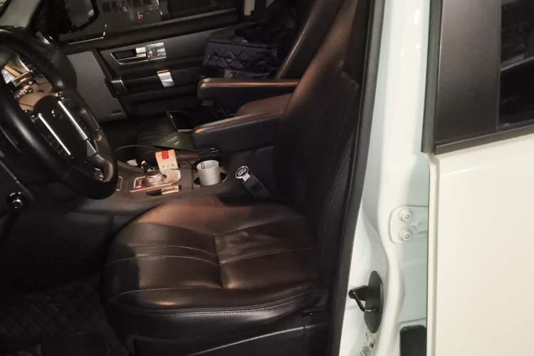 Used Land Rover Discovery 2015 3.0 SC V6 HSE Left Front Seat