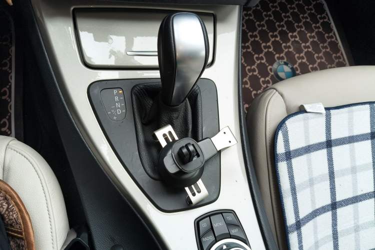 Used BMW 3 Series 2011 320i Luxury Edition Gear Lever