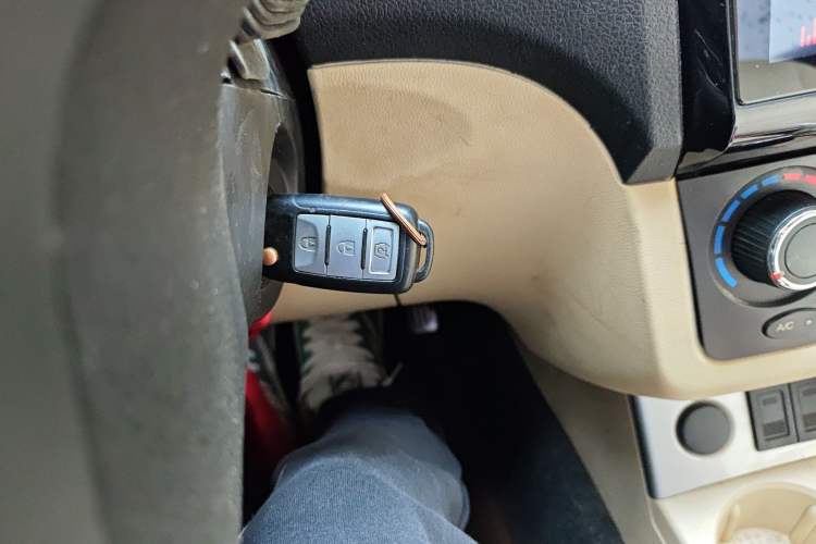 Used Dongfeng Fengon 330 2014 1.5L Manual Utility Version DK15 Vehicle Key