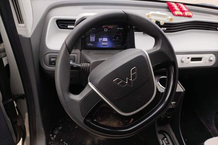 Used Wuling Hongguang MINIEV 2022 Macaron Fashion Model Lithium Iron Phosphate Steering Wheel