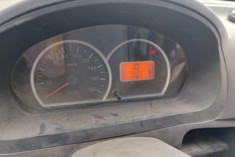 Used BAIC Weiwang 306 2011 1.3L base model 7 seats Odometer Close Up