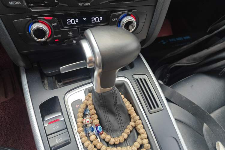 Used Audi A4L 2015 35 TFSI Automatic Standard Model Gear Lever