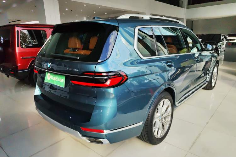 Used BMW X7 2023 xDrive40i Luxury Package with Premium Features