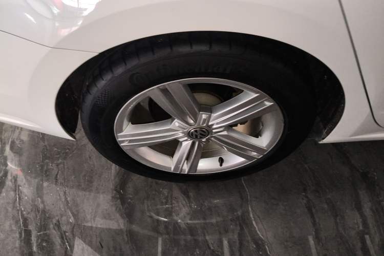 Used Volkswagen Lamando 2015 280TSI DSG Comfort Edition Right Rear Wheel Hub