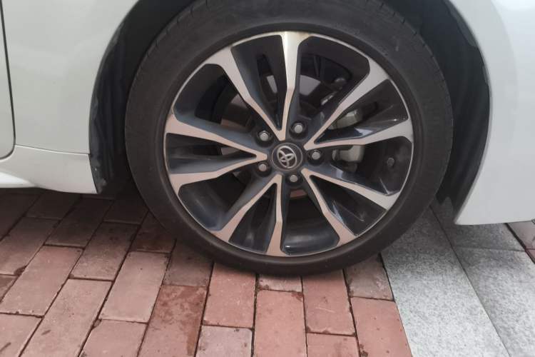 Used Toyota Levin 2021 185T CVT Sport Edition Right Front Wheel Hub