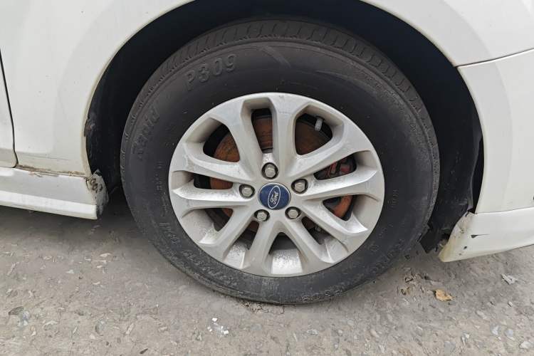 Used Ford Focus 2013 Hatchback Classic 1.8L Manual Base Model Right Front Wheel Hub