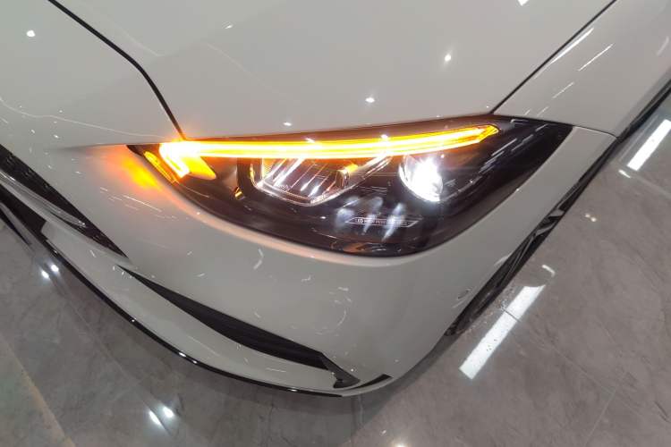 Used Mercedes-Benz C-Class 2024 Facelifted C-Class 260 L Night Edition Sports Version Left Front Headlight