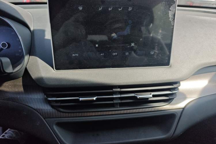 Used Hongqi E-QM5 2021 Online Booking Charging Basic Edition 5 Seats