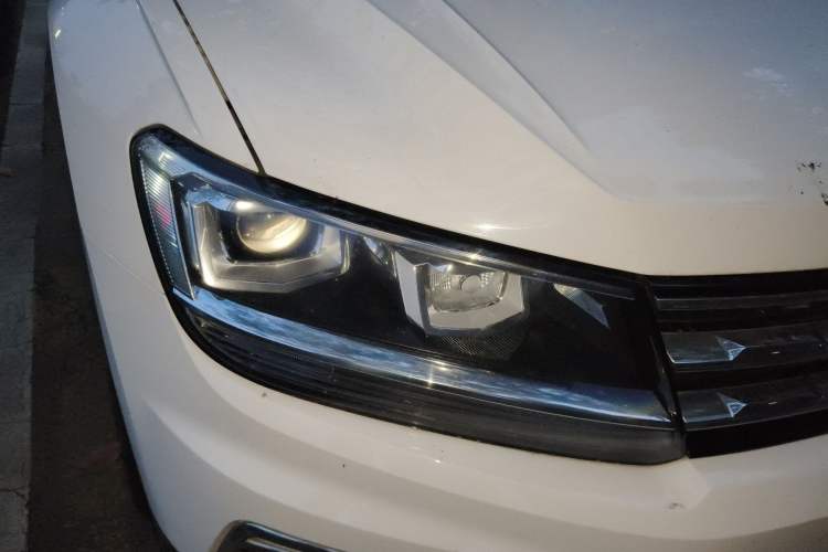 Used Volkswagen Tiguan L 2018 330TSI Automatic Two-Wheel Drive Luxury Edition Right Front Headlight