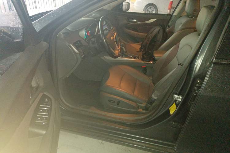 Used Chevrolet Malibu 2017 1.5T Automatic Luxury Edition Left Front Seat