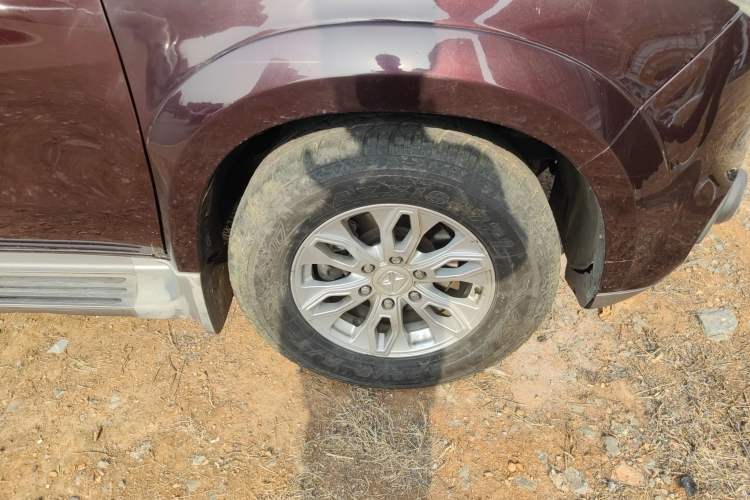 Used JMC Yusheng S350 2016 2.4T Automatic 4x4 Diesel Luxury 5-Seater Right Front Wheel Hub