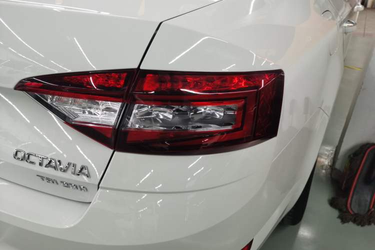 Used Skoda Octavia 2019 TSI230 DSG SmartDrive Luxury Edition China VI Exterior 2