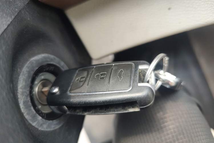 Used FORTHING Lingzhi 2020 M5L 2.0L Base Model 7 Seats Vehicle Key