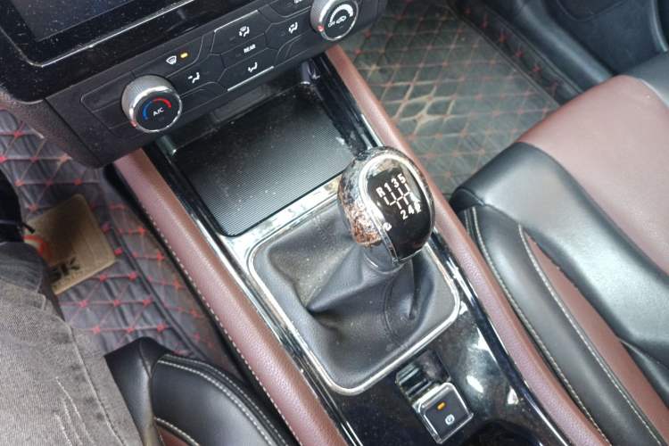 Used Dongfeng Fengon 580 2016 1.5T Manual Luxury Edition