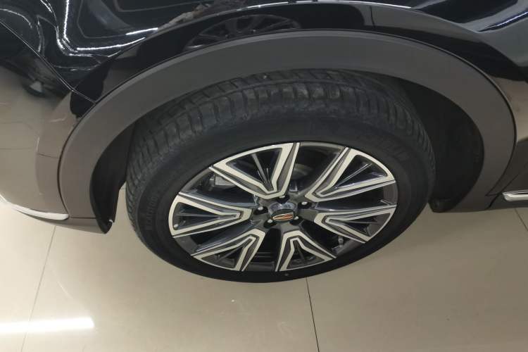 Used Hongqi HS5 2022 Facelifted Version 2.0T Smart Connect Flagship All-Wheel-Drive Edition
