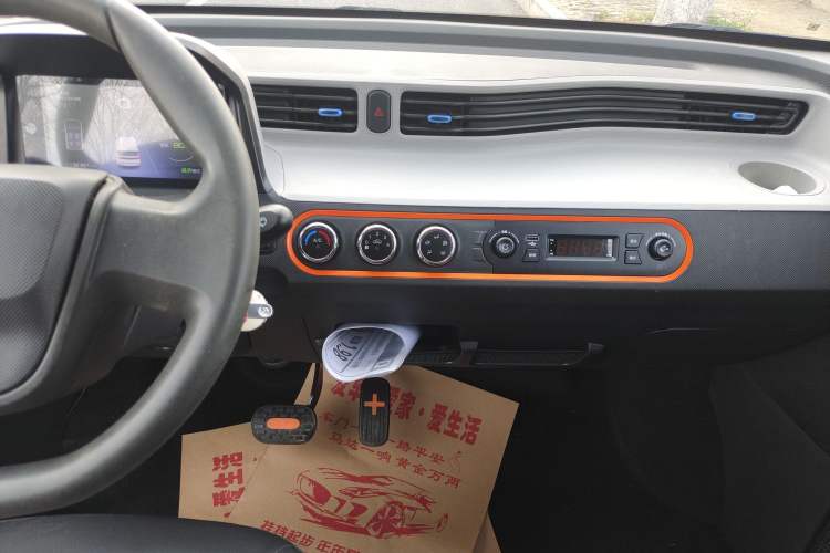 Used Wuling Hongguang MINIEV 2022 Zizai Version Lithium Iron Phosphate Audio And AC Panel