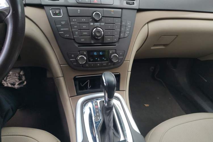Used Buick Regal 2012 2.4L SIDI Flagship Edition Gear Lever