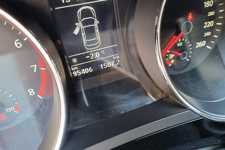 Used Volkswagen Sagitar 2015 230TSI Automatic Luxury Model
