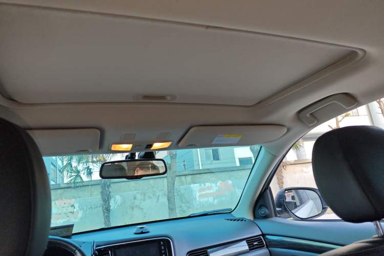 Used Mitsubishi Outlander 2020 2.4L 4x4 Zhi Xiang Edition 7-Seater
