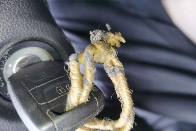 Used Wuling Hongguang V 2022 1.5L Jingqu Edition Enclosed-Window Vehicle with Electric Power Steering LAR Vehicle Key