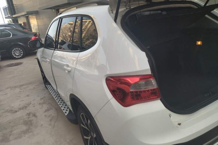 Used Brilliance V5 2014 1.5T Automatic Two-Wheel Drive Sport Model Rear Left 45 Deg