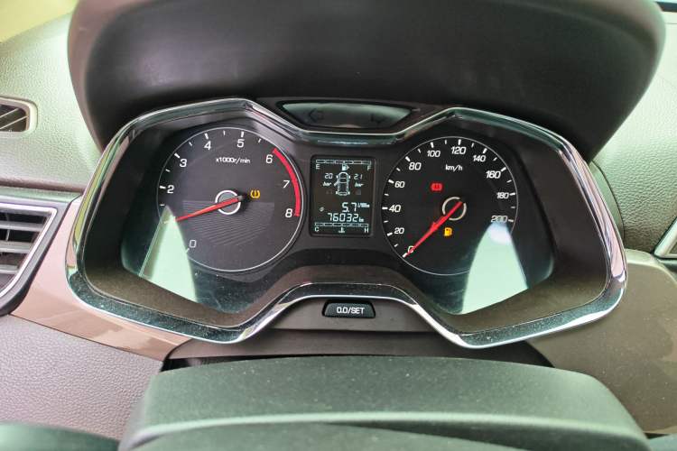 Used Baojun 310W 2017 1.5L Manual Fashion Model China V
