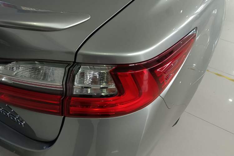 Used Lexus ES 2015 300h Comfort Edition
