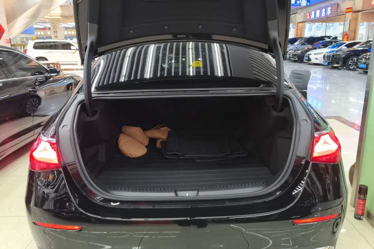 Used Mercedes-Benz E-Class 2024 Facelift E 300 L Luxury Edition