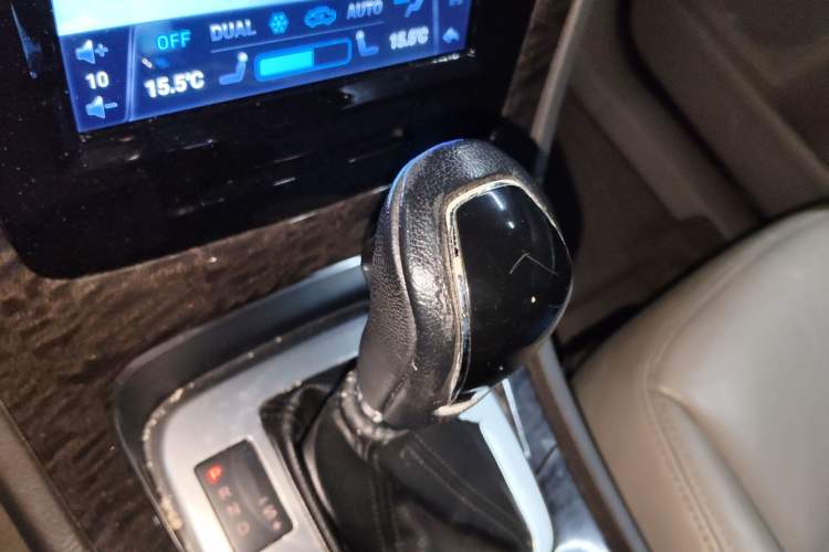 Used Ford Mondeo 2011 2.0L GTDi 200 Fashion Edition Gear Lever