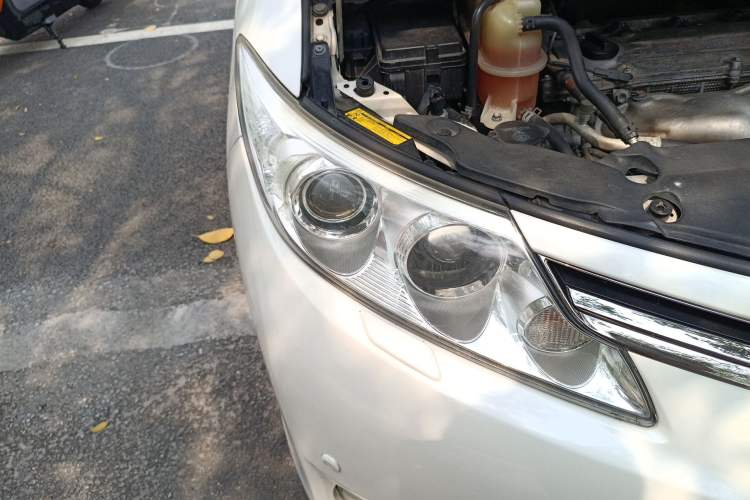 Used Toyota Previa 2012 2.4L 7-Seater Luxury Edition Right Front Headlight
