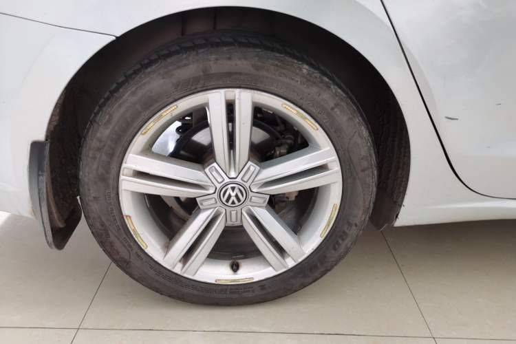 Used Volkswagen Lamando 2015 280TSI DSG Comfort Edition Right Rear Wheel Hub